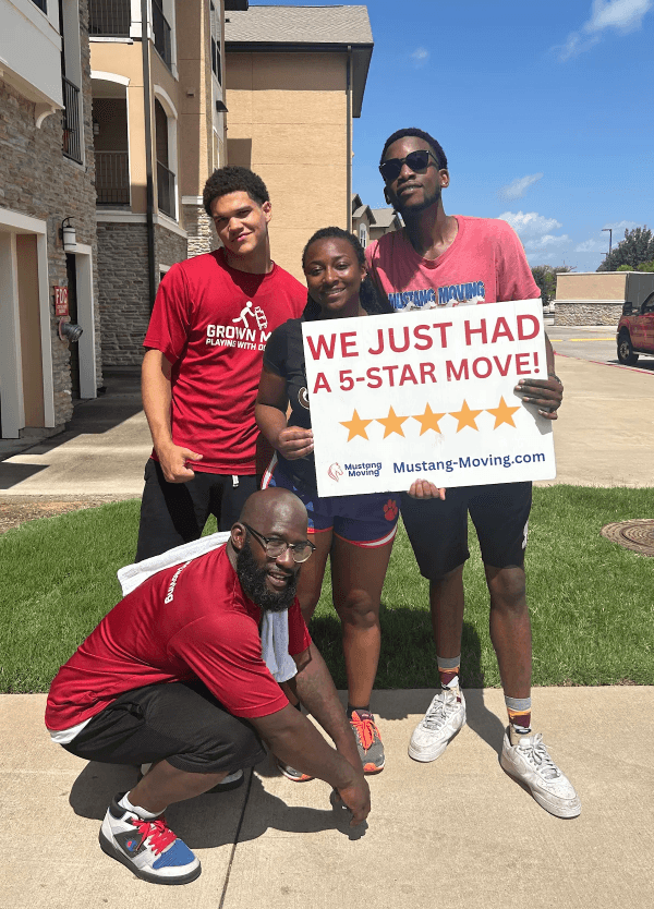Mustang Moving customers the Williams family with three crew members at their apartment complex.